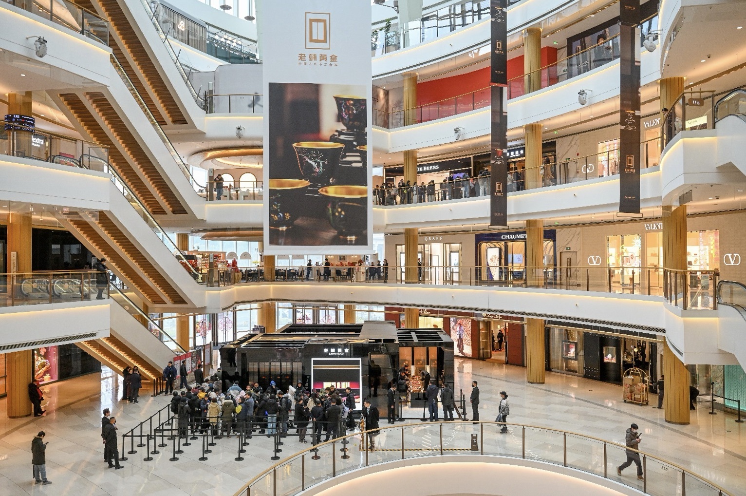 Lao Pu Gold 2025 Annual Report: Revenue Up 221% to USD 3.8 billion, Per-Store Sales Near USD 139 million